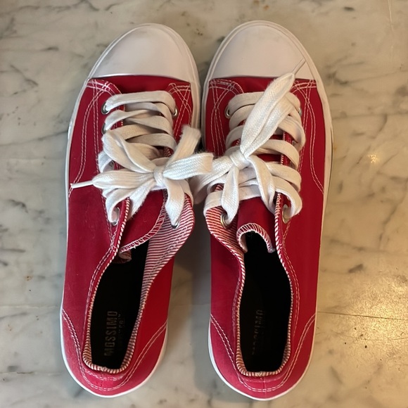 Mossimo Red Canvas Sneakers w/White Laces sz9 - Picture 3 of 6